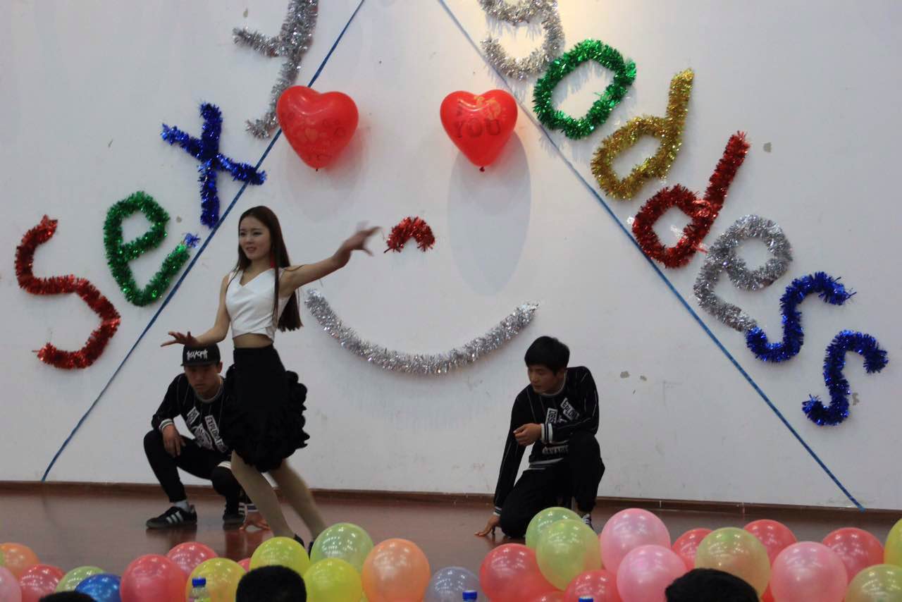 E動人才網(wǎng)祝賀河南工院首屆女生風(fēng)采大賽圓滿成功